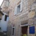 La maison est située dans la zone historique, en plein coeur de la ville de Hvar, et murs de la ville...